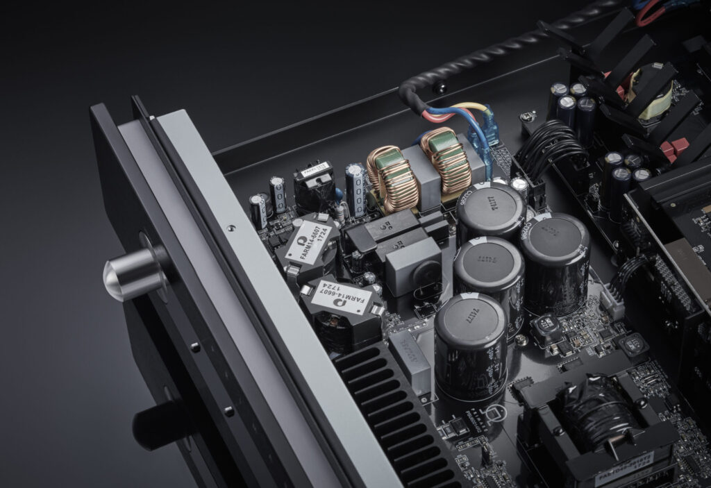 primare i35 modular integrated amplfiier technology inside ufpd amplification scaled 1 Primare I35 Vollverstärker offen