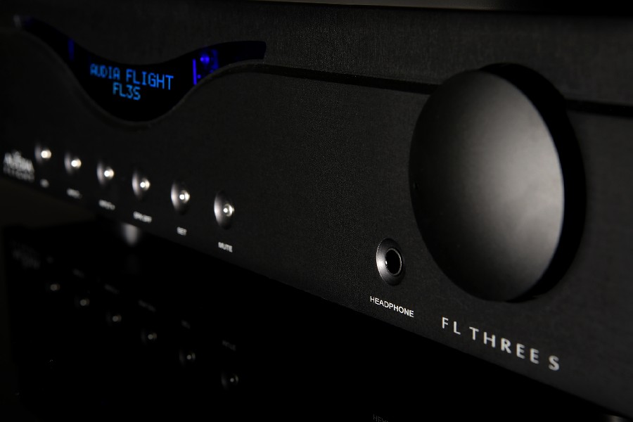 4k Audia Flight FL THREE S Front Detail